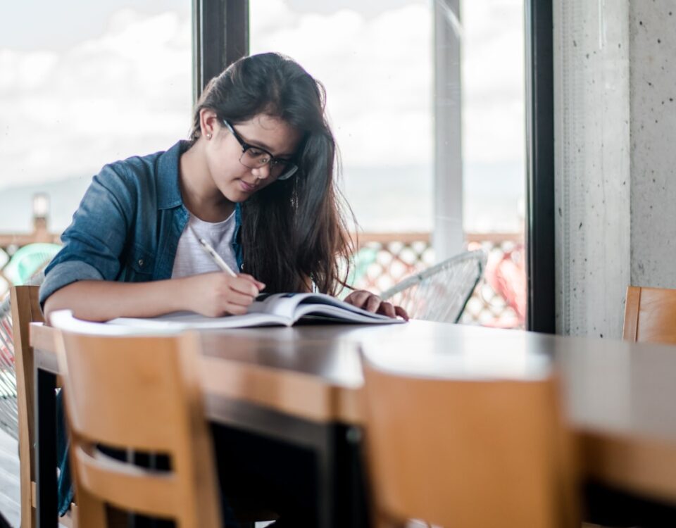 Criando o ambiente ideal em casa para estudar para concursos