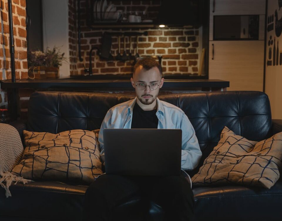 Como transformar sua casa em um espaço eficiente para trabalhar online