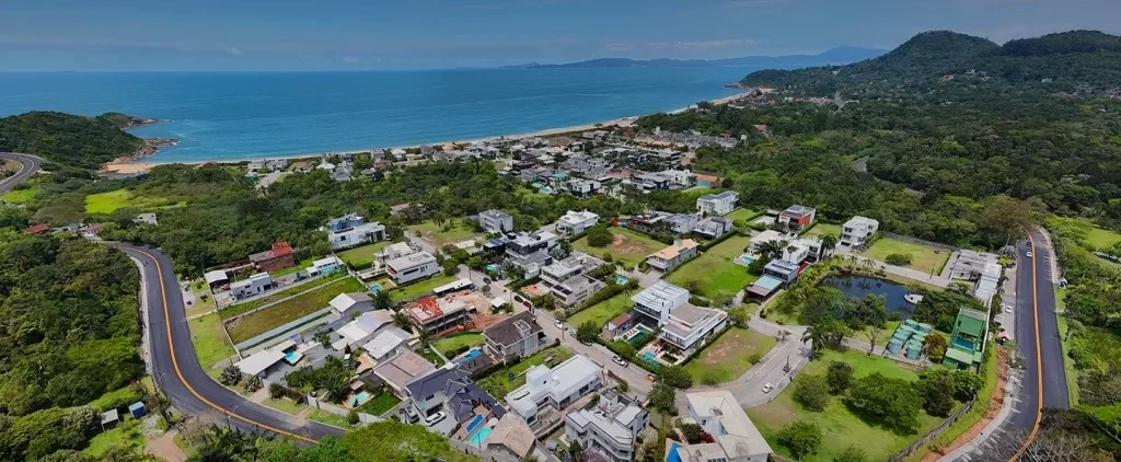 Segurança em imóveis de alto padrão no litoral