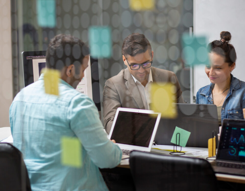 Como pequenas empresas organizam sua segurança interna?