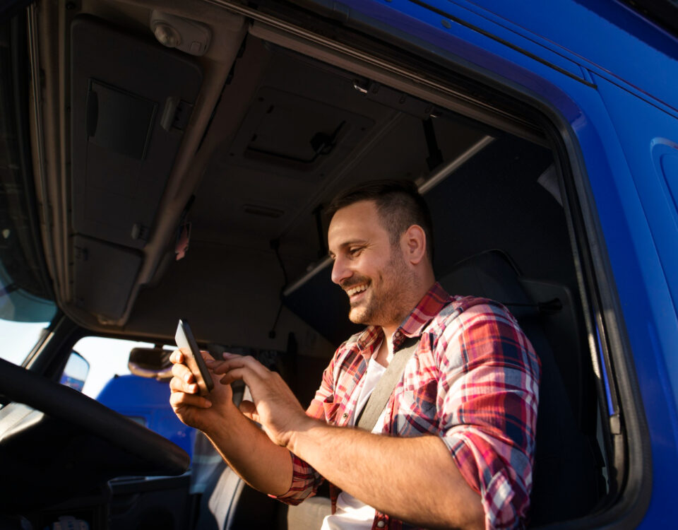 Caminhão na porta: rastreamento reforça segurança do lar