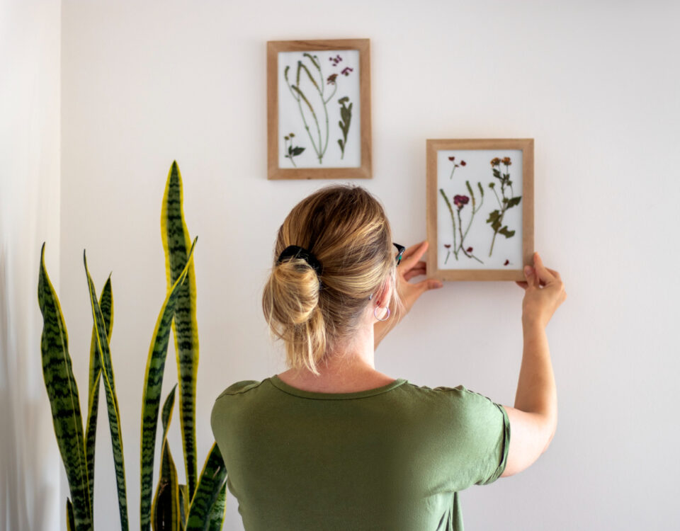 Quadros decorativos transformam conforto e identidade da casa
