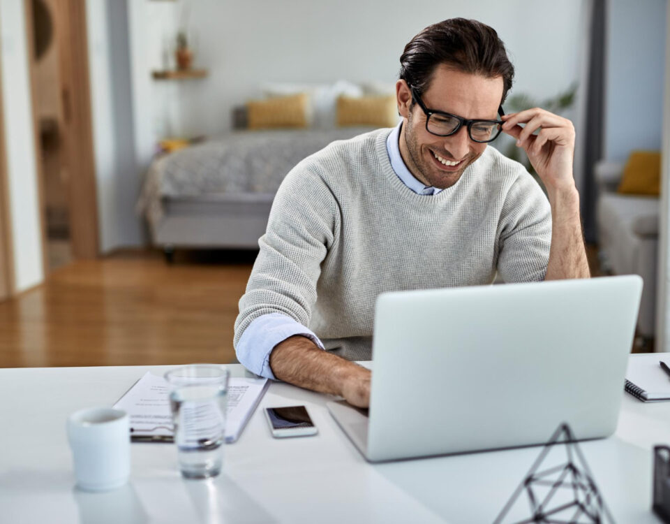 Segurança residencial para quem trabalha remoto o dia todo