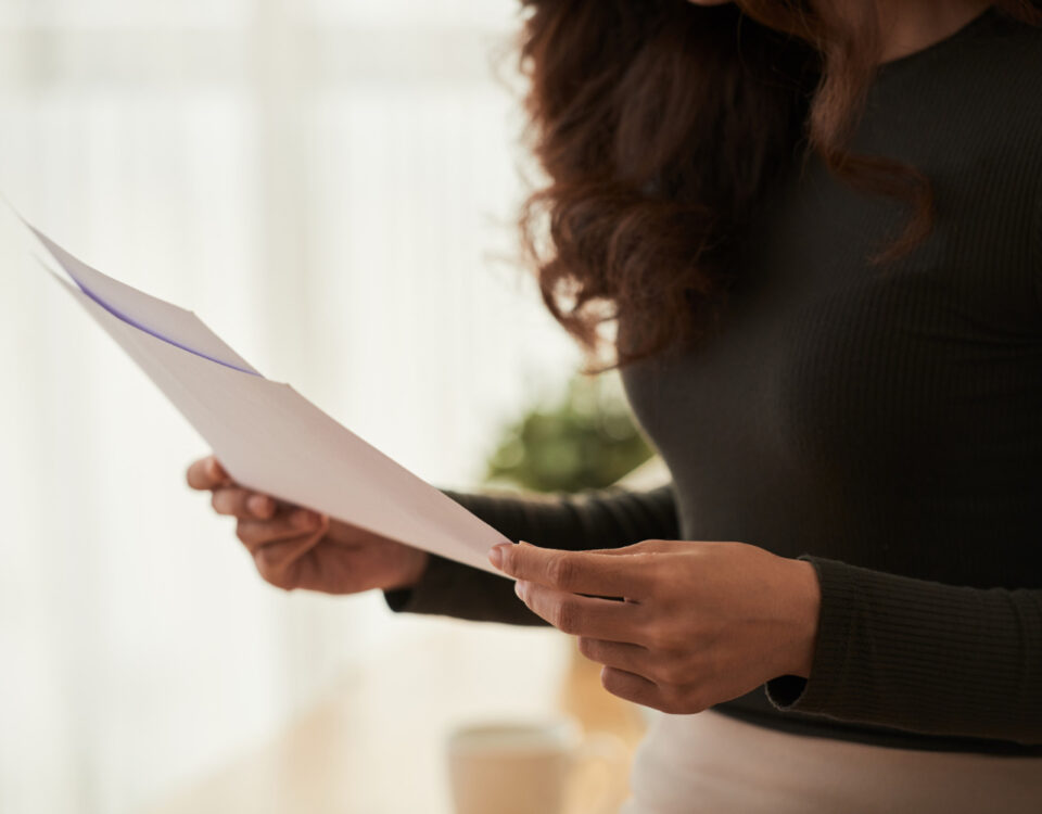 Como armazenar documentos importantes com segurança em casa